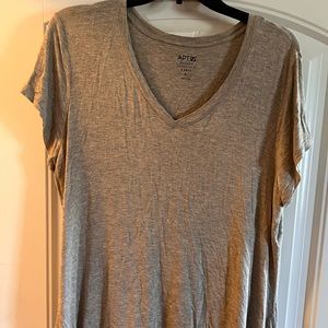 V Neck Essential Tee